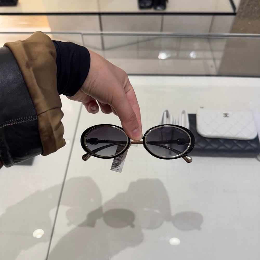 Chanel Coco Beach 25 Oval Sunglasses | NIB - Picture 12 of 14